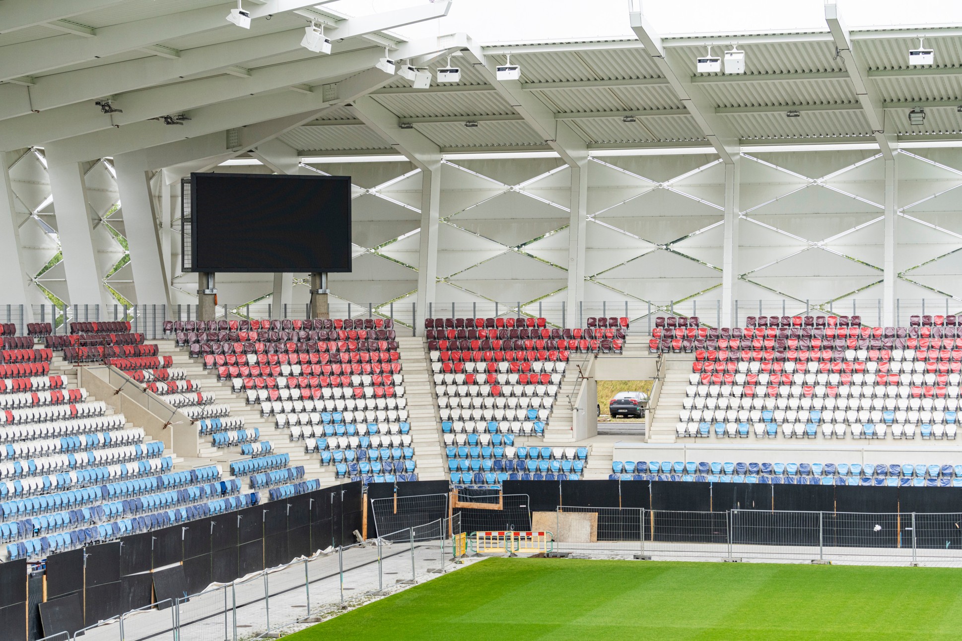 Daplast Seating stattet das Nationalstadion von Luxemburg mit Avatar-Sitzen aus